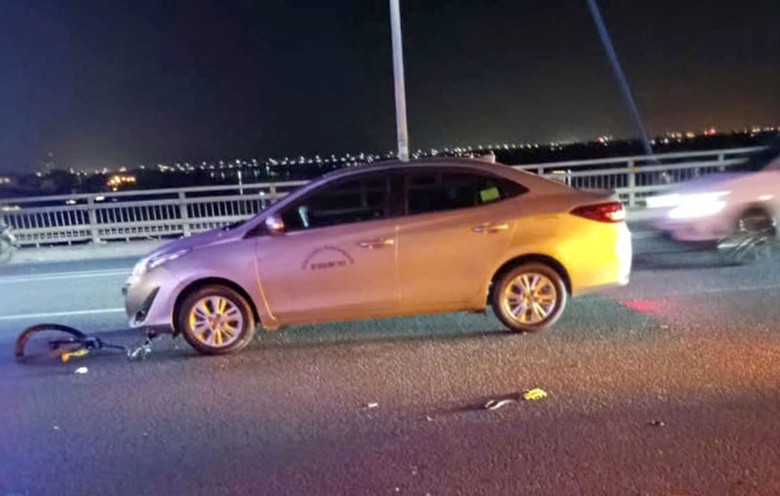 Hiện trường vụ tai nạn trên cầu Nhật Tân. Hiện trường vụ tai nạn trên cầu Nhật Tân.