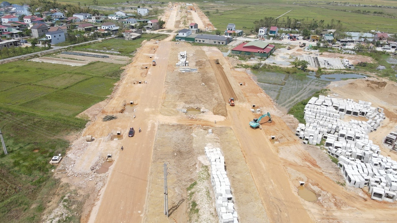 Đồng loạt tăng ca, đẩy nhanh tiến độ nhiều c&ocirc;ng tr&igrave;nh hạ tầng tại H&agrave; Tĩnh - Ảnh 1.