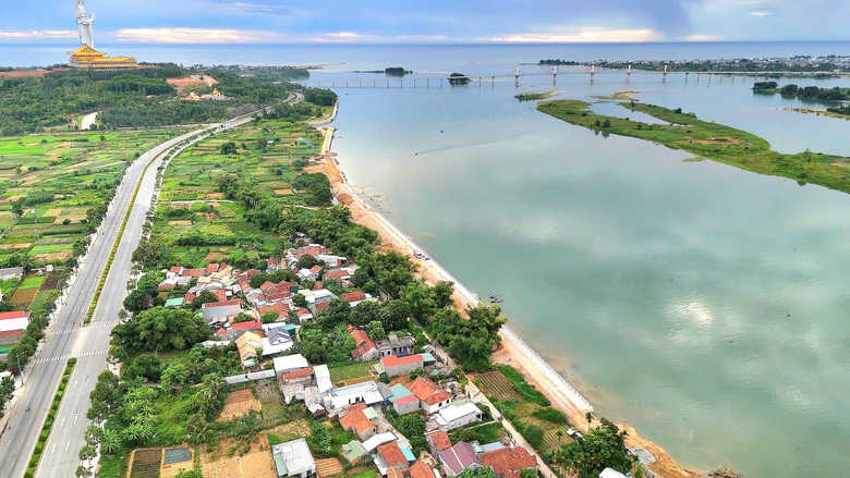 Quảng Ng&atilde;i chạy đua đưa c&aacute;c dự &aacute;n ngh&igrave;n tỷ đồng tr&ecirc;n s&ocirc;ng Tr&agrave; Kh&uacute;c về đ&iacute;ch năm 2025- Ảnh 6.