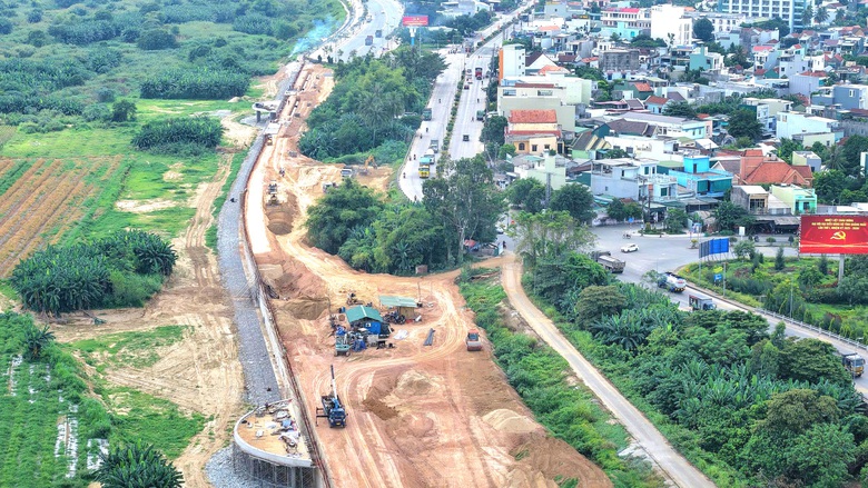 Quảng Ng&atilde;i chạy đua đưa c&aacute;c dự &aacute;n ngh&igrave;n tỷ đồng tr&ecirc;n s&ocirc;ng Tr&agrave; Kh&uacute;c về đ&iacute;ch năm 2025- Ảnh 8.