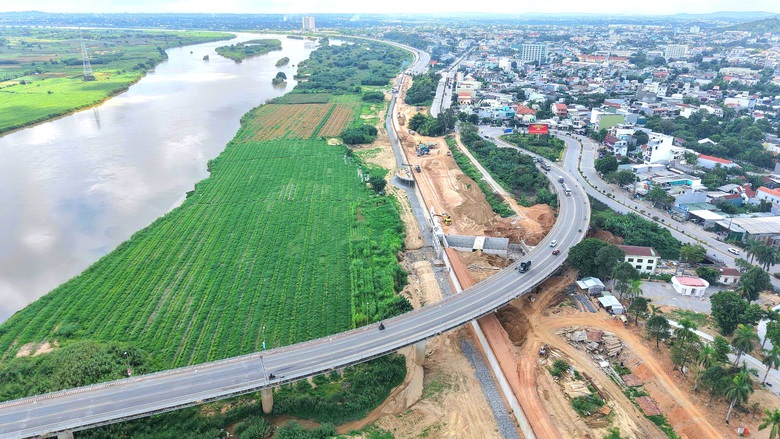 Quảng Ng&atilde;i chạy đua đưa c&aacute;c dự &aacute;n ngh&igrave;n tỷ đồng tr&ecirc;n s&ocirc;ng Tr&agrave; Kh&uacute;c về đ&iacute;ch năm 2025- Ảnh 9.