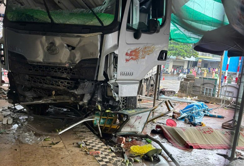 Khởi tố, bắt tạm giam t&agrave;i xế &ocirc; t&ocirc; tải g&acirc;y tai nạn l&agrave;m 12 người thương vong ở Quảng Trị- Ảnh 2.