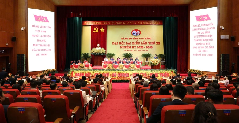 X&acirc;y dựng Cao Bằng ph&aacute;t triển nhanh, bền vững- Ảnh 2.