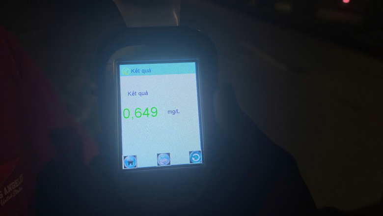 Cảnh s&aacute;t giao th&ocirc;ng Lai Ch&acirc;u ng&agrave;y đ&ecirc;m căng m&igrave;nh giữ b&igrave;nh y&ecirc;n những tuyến đường- Ảnh 3.