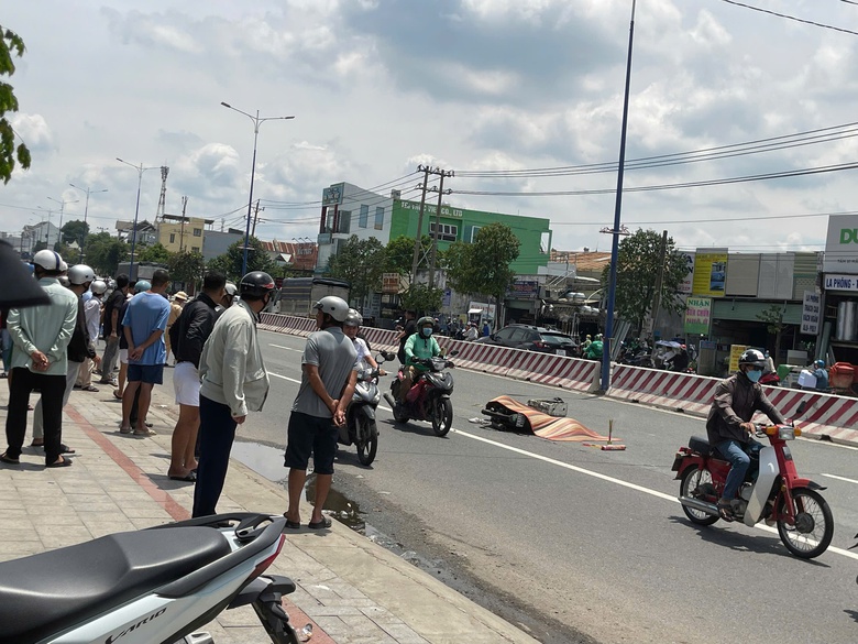 TP.HCM: Xe bồn va chạm xe m&aacute;y, nam sinh lớp 11 tử vong thương t&acirc;m- Ảnh 1.