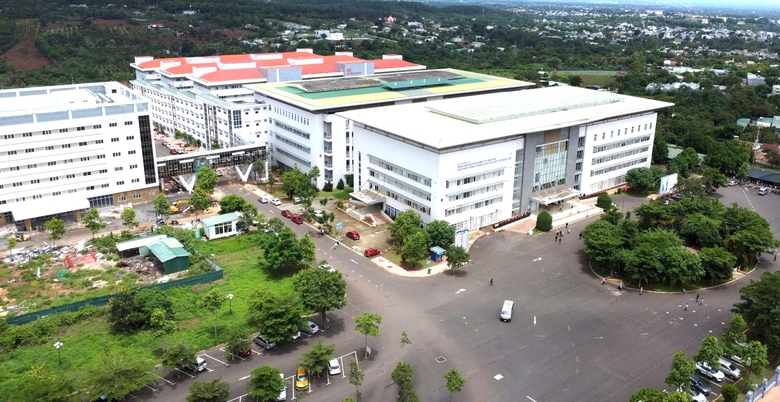 Đắk Lắk: Chuyển c&ocirc;ng an l&agrave;m r&otilde; vụ m&aacute;y t&aacute;n sỏi hỏng vẫn "chữa" cho gần 500 bệnh nh&acirc;n- Ảnh 2.