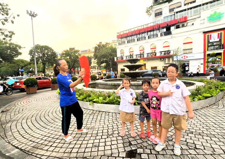 Người d&acirc;n n&oacute;i g&igrave; về kh&ocirc;ng gian đi bộ tại khu vực quảng trường Đ&ocirc;ng Kinh - Nghĩa Thục?- Ảnh 19.