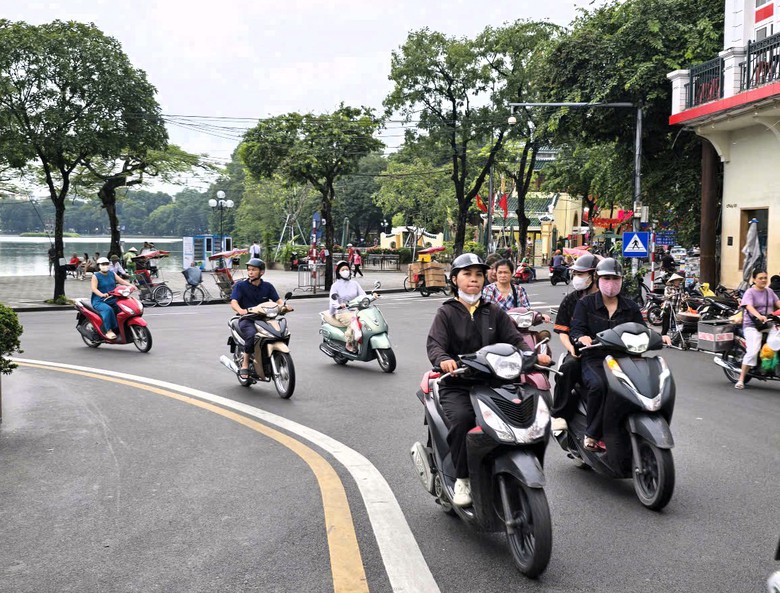 Người d&acirc;n n&oacute;i g&igrave; về kh&ocirc;ng gian đi bộ tại khu vực quảng trường Đ&ocirc;ng Kinh - Nghĩa Thục?- Ảnh 6.