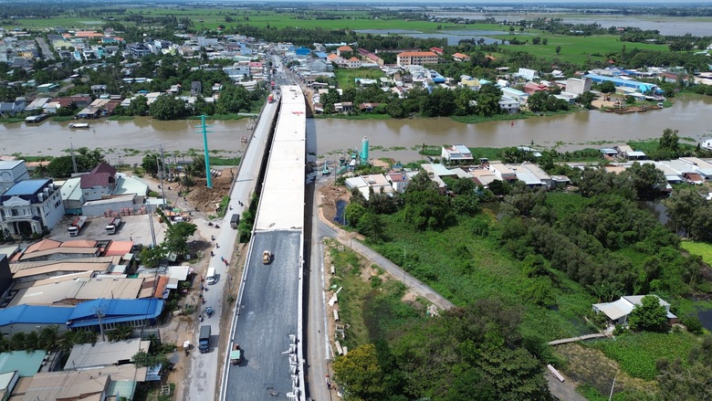 Tây Ninh: Sắp thông xe cầu Mộc Hóa, thay đổi diện mạo giao thông ở xã biên giới- Ảnh 1. Tây Ninh: Sắp thông xe cầu Mộc Hóa, thay đổi diện mạo giao thông ở xã biên giới- Ảnh 1.