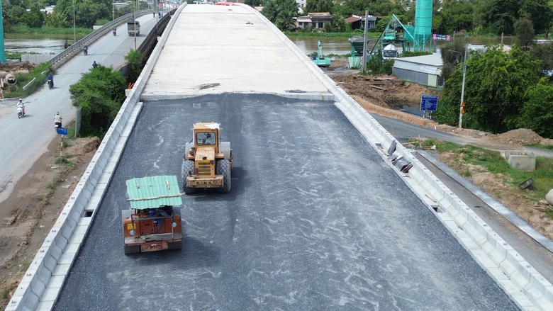 Tây Ninh: Sắp thông xe cầu Mộc Hóa, thay đổi diện mạo giao thông ở xã biên giới- Ảnh 2. Tây Ninh: Sắp thông xe cầu Mộc Hóa, thay đổi diện mạo giao thông ở xã biên giới- Ảnh 2.