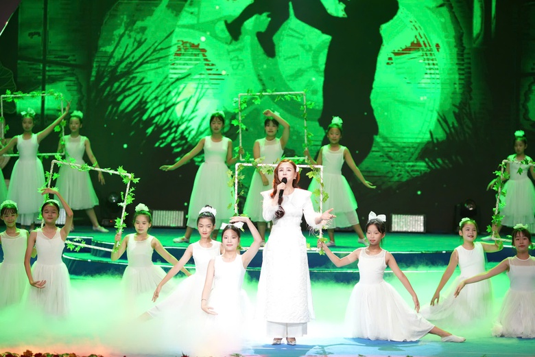 "Ơn nghĩa sinh th&agrave;nh 2025": Đ&ecirc;m nghệ thuật tri &acirc;n s&acirc;u lắng m&ugrave;a Vu Lan- Ảnh 2.