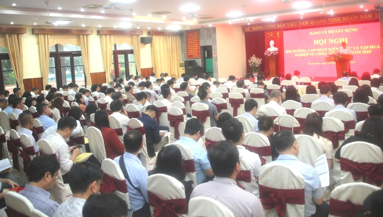 Đảng ủy Bộ Xây dựng tổ chức tập huấn công tác Đảng, quán triệt văn bản mới năm 2025- Ảnh 4. Đảng ủy Bộ Xây dựng tổ chức tập huấn công tác Đảng, quán triệt văn bản mới năm 2025- Ảnh 4.