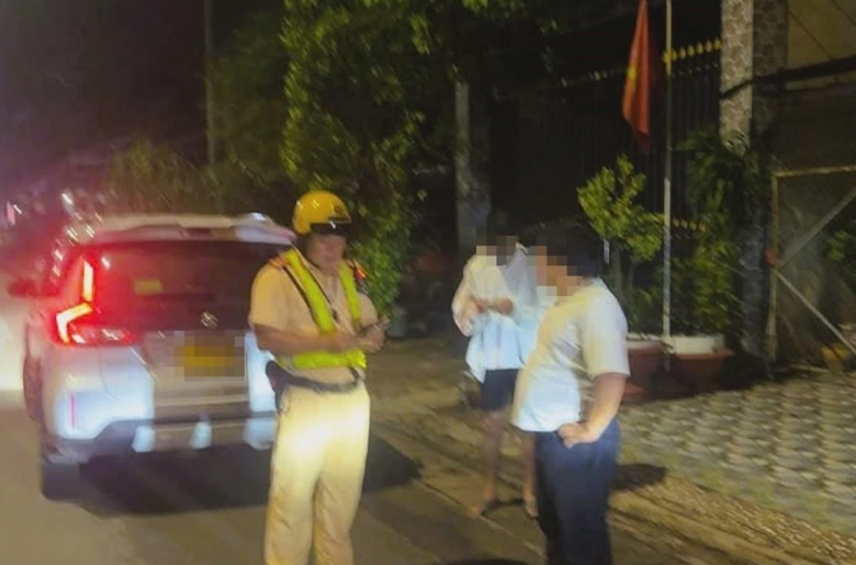 C&ocirc;ng an ph&aacute; &aacute;n &ldquo;bắt c&oacute;c online&rdquo;, giải cứu nam sinh 18 tuổi su&yacute;t bị đưa qua bi&ecirc;n giới- Ảnh 1.