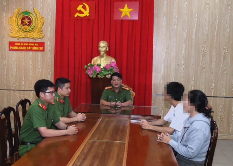 C&ocirc;ng an ph&aacute; &aacute;n &ldquo;bắt c&oacute;c online&rdquo;, giải cứu nam sinh 18 tuổi su&yacute;t bị đưa qua bi&ecirc;n giới- Ảnh 2.