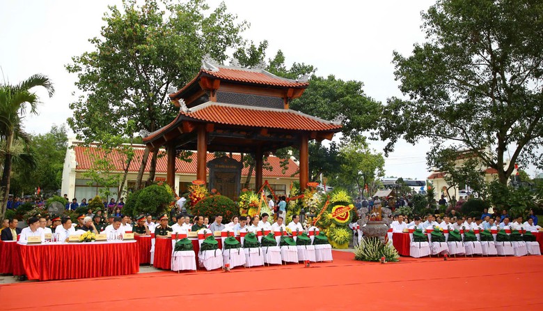 Kh&aacute;nh th&agrave;nh c&ocirc;ng tr&igrave;nh t&ocirc;n tạo Khu tưởng niệm 16 TNXP hy sinh tại Bến ph&agrave; Long Đại- Ảnh 1.