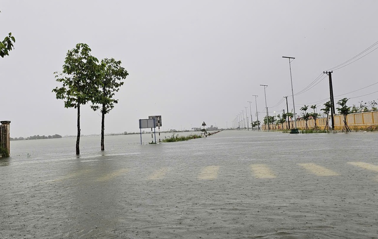 Huế: Bố tr&iacute; gần 15 tỷ đồng n&acirc;ng cấp tỉnh lộ thường xuy&ecirc;n ngập lụt- Ảnh 1.