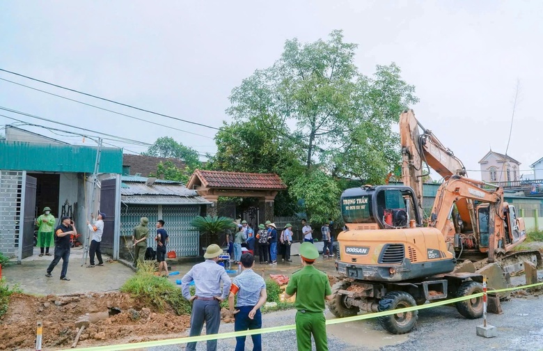 Đội mưa bảo vệ thi c&ocirc;ng, Nghệ An quyết t&acirc;m ho&agrave;n th&agrave;nh dự &aacute;n n&acirc;ng cấp QL7 trong năm 2025- Ảnh 2.