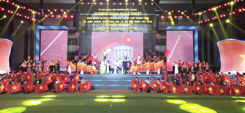 Mãn nhãn với đại tiệc ánh sáng chào mừng Quốc khánh 2/9 tại nhiều tỉnh, thành- Ảnh 17. Mãn nhãn với đại tiệc ánh sáng chào mừng Quốc khánh 2/9 tại nhiều tỉnh, thành- Ảnh 17.