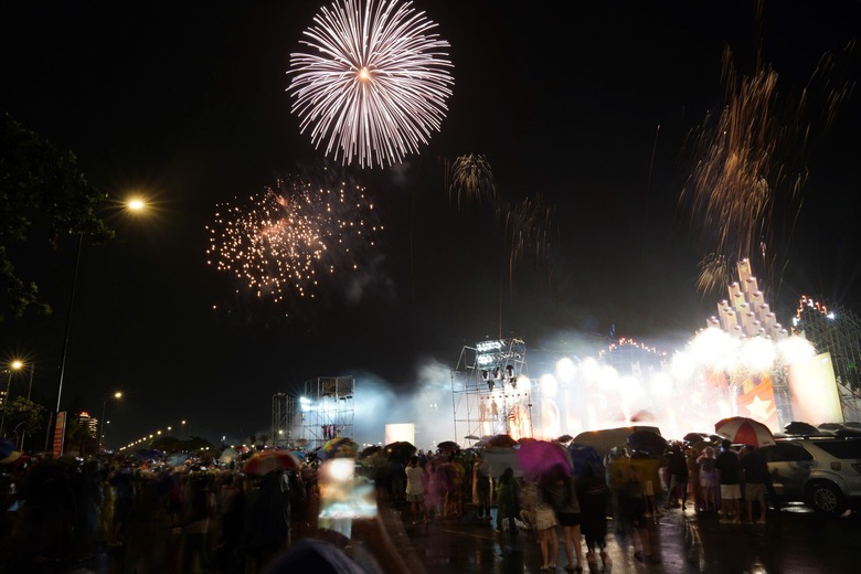 M&atilde;n nh&atilde;n với đại tiệc &aacute;nh s&aacute;ng ch&agrave;o mừng Quốc kh&aacute;nh 2/9 tại nhiều tỉnh, th&agrave;nh- Ảnh 3.