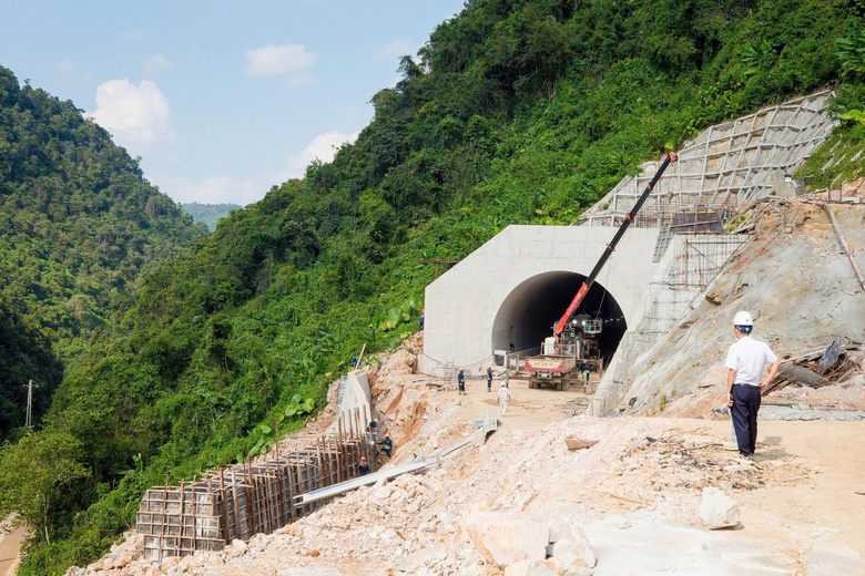 Gần 6.000 người thi c&ocirc;ng cao tốc Hữu Nghị - Chi Lăng, Đồng Đăng - Tr&agrave; Lĩnh xuy&ecirc;n lễ 2/9- Ảnh 4.