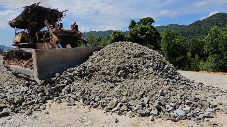 Cao tốc Chí Thạnh - Vân Phong: Hơn 1.000 kỹ sư, công nhân thi công xuyên lễ- Ảnh 11. Cao tốc Chí Thạnh - Vân Phong: Hơn 1.000 kỹ sư, công nhân thi công xuyên lễ- Ảnh 11.