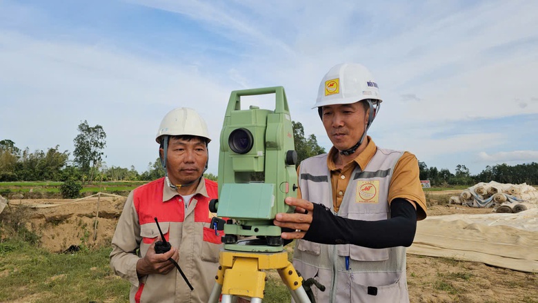 Cao tốc Chí Thạnh - Vân Phong: Hơn 1.000 kỹ sư, công nhân thi công xuyên lễ- Ảnh 5. Cao tốc Chí Thạnh - Vân Phong: Hơn 1.000 kỹ sư, công nhân thi công xuyên lễ- Ảnh 5.