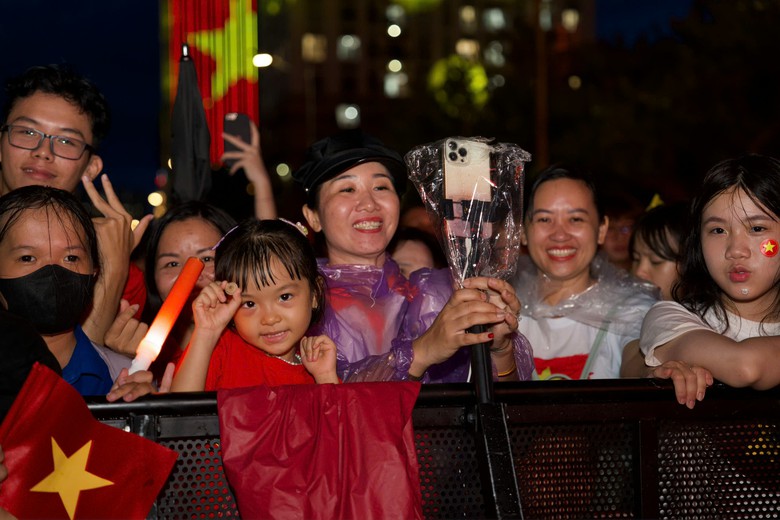 Mãn nhãn với đại tiệc ánh sáng chào mừng Quốc khánh 2/9 tại nhiều tỉnh, thành- Ảnh 16. Mãn nhãn với đại tiệc ánh sáng chào mừng Quốc khánh 2/9 tại nhiều tỉnh, thành- Ảnh 16.