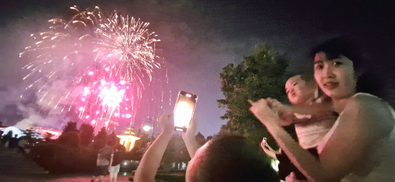 M&atilde;n nh&atilde;n với đại tiệc &aacute;nh s&aacute;ng ch&agrave;o mừng Quốc kh&aacute;nh 2/9 tại nhiều tỉnh, th&agrave;nh- Ảnh 25.