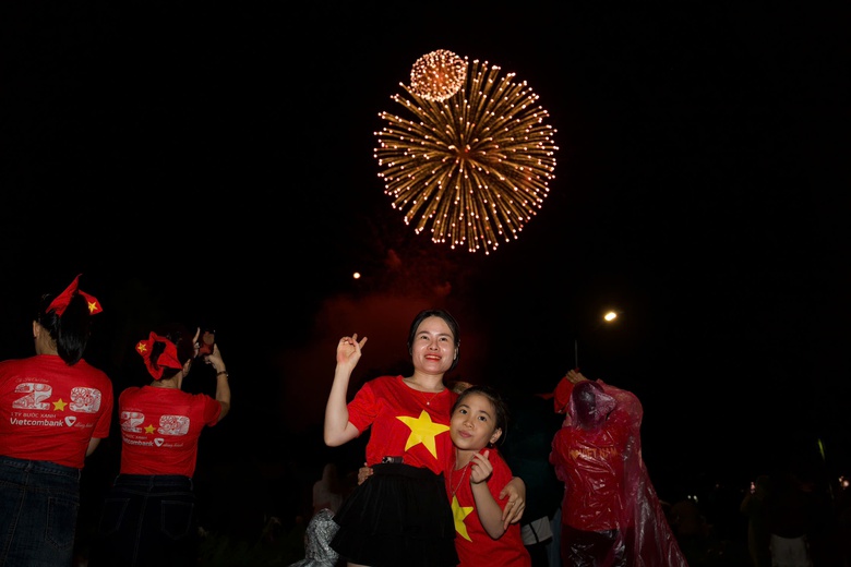 Mãn nhãn với đại tiệc ánh sáng chào mừng Quốc khánh 2/9 tại nhiều tỉnh, thành- Ảnh 2. Mãn nhãn với đại tiệc ánh sáng chào mừng Quốc khánh 2/9 tại nhiều tỉnh, thành- Ảnh 2.