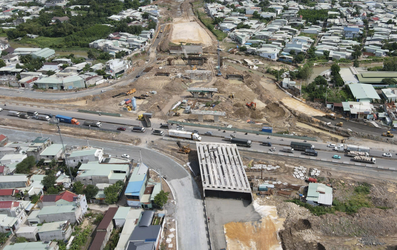 Chuyển khối lượng, bổ sung thầu phụ để cao tốc Biên Hòa - Vũng Tàu kịp cán đích 19/12- Ảnh 1. Chuyển khối lượng, bổ sung thầu phụ để cao tốc Biên Hòa - Vũng Tàu kịp cán đích 19/12- Ảnh 1.