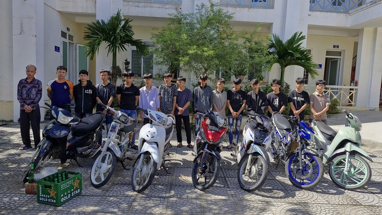 Nghệ An: Bắt giữ 16 thanh, thiếu ni&ecirc;n g&acirc;y rối trật tự c&ocirc;ng cộng- Ảnh 1.