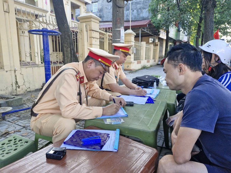 Quyết liệt ngăn chặn học sinh v&agrave; thanh, thiếu ni&ecirc;n vi phạm ATGT ở Th&aacute;i Nguy&ecirc;n- Ảnh 4.