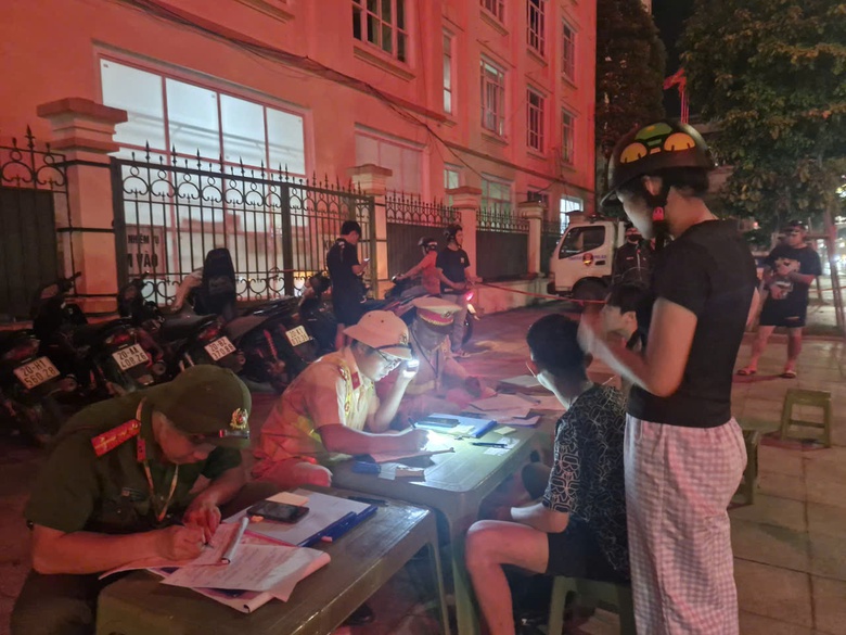 Quyết liệt ngăn chặn học sinh v&agrave; thanh, thiếu ni&ecirc;n vi phạm ATGT ở Th&aacute;i Nguy&ecirc;n- Ảnh 12.