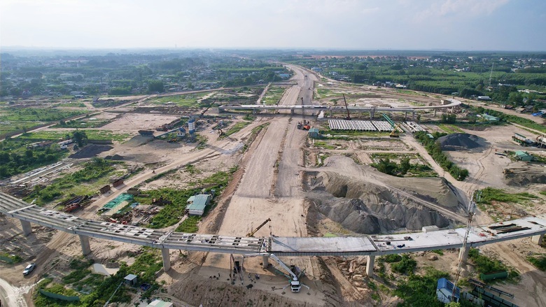 Đẩy nhanh phần cầu tuyến huyết mạch nối s&acirc;n bay Long Th&agrave;nh, cảnh b&aacute;o nh&agrave; thầu chậm- Ảnh 2.