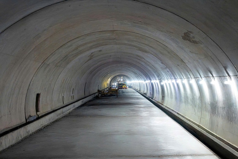 Khởi công đầu tư hoàn thiện 3 hầm xuyên núi trên cao tốc Bắc - Nam dịp 19/12- Ảnh 1. Khởi công đầu tư hoàn thiện 3 hầm xuyên núi trên cao tốc Bắc - Nam dịp 19/12- Ảnh 1.