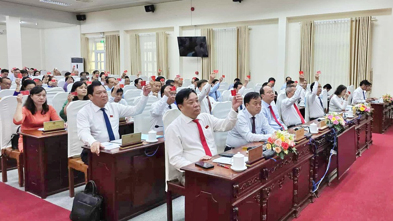 C&agrave; Mau: C&aacute;n bộ x&atilde; l&agrave;m việc xa nh&agrave; tr&ecirc;n 15km được hỗ trợ 1,82 triệu đồng/th&aacute;ng- Ảnh 1.