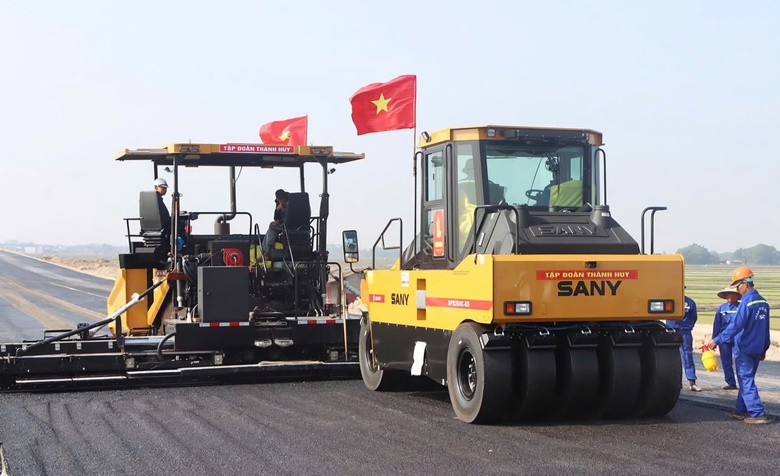 Chính sách đặc thù cấp phép mỏ vật liệu tạo "bàn đạp" đưa loạt cao tốc về đích sớm- Ảnh 1. Chính sách đặc thù cấp phép mỏ vật liệu tạo "bàn đạp" đưa loạt cao tốc về đích sớm- Ảnh 1.