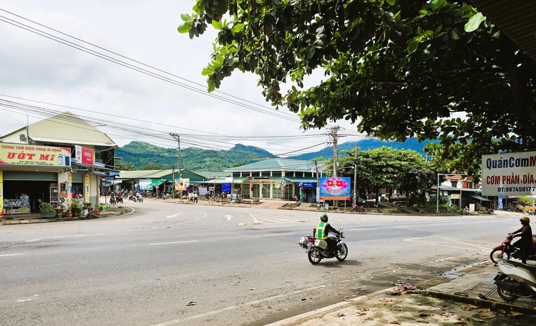 Cận cảnh chợ chuối Tân Long ở địa điểm tạm sau vụ tai nạn giao thông 3 người chết- Ảnh 1. Cận cảnh chợ chuối Tân Long ở địa điểm tạm sau vụ tai nạn giao thông 3 người chết- Ảnh 1.