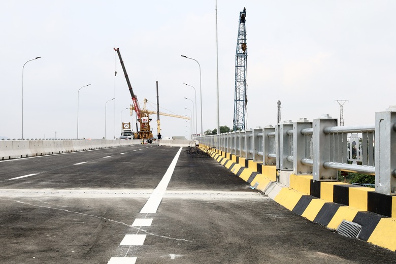 Cận ng&agrave;y kh&aacute;nh th&agrave;nh, cầu Phong Ch&acirc;u mới c&ograve;n những việc g&igrave; phải gấp r&uacute;t ho&agrave;n thiện?- Ảnh 10.