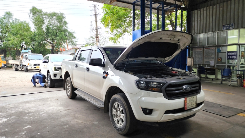 Độ lốp &ocirc; t&ocirc; sai vết b&aacute;nh xe, &ocirc; t&ocirc; c&oacute; được đăng kiểm?- Ảnh 1.