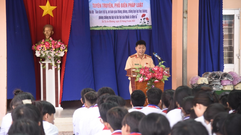 N&acirc;ng cao &yacute; thức chấp h&agrave;nh Luật Trật tự, an to&agrave;n giao th&ocirc;ng cho học sinh ở C&agrave; Mau- Ảnh 1.