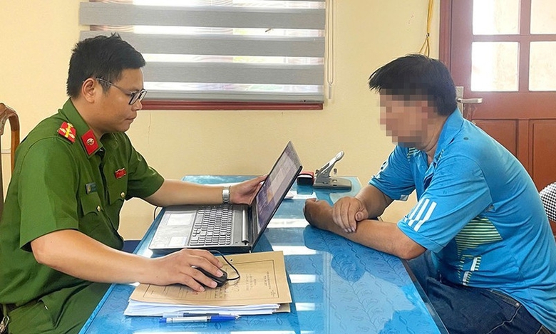 H&agrave; Tĩnh: T&agrave;i xế xe bu&yacute;t nh&aacute;i đuổi đ&aacute;nh h&agrave;nh kh&aacute;ch bị phạt gần 6 triệu đồng- Ảnh 1.