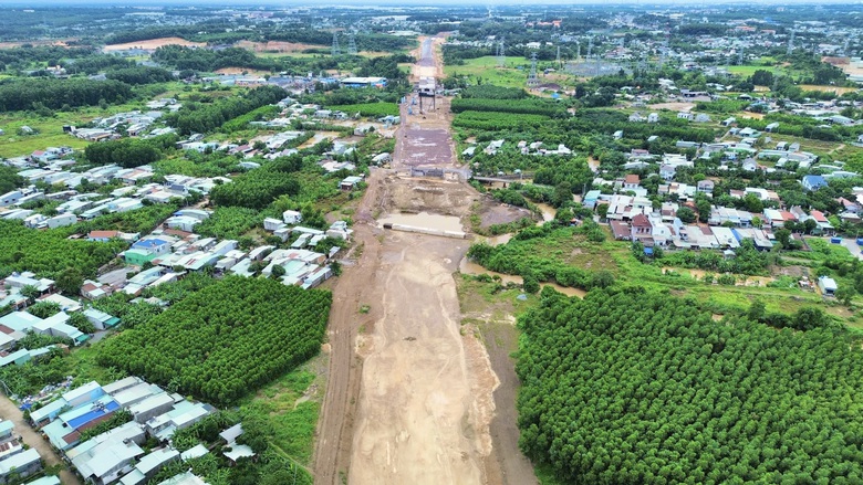 Mưa ngập cản trở, cao tốc Biên Hòa - Vũng Tàu tăng tốc để về đích đúng hẹn 19/12- Ảnh 5. Mưa ngập cản trở, cao tốc Biên Hòa - Vũng Tàu tăng tốc để về đích đúng hẹn 19/12- Ảnh 5.