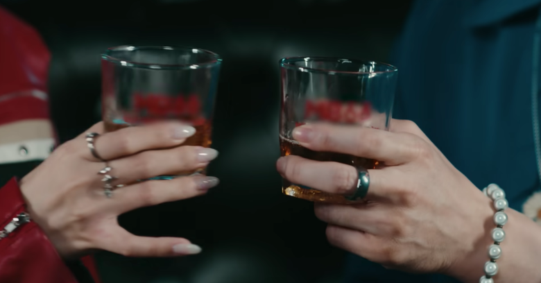 Ưng Ho&agrave;ng Ph&uacute;c, Kh&aacute;nh Phương vướng nghi vấn quảng c&aacute;o cho web cờ bạc: Luật sư n&oacute;i g&igrave;?- Ảnh 5.