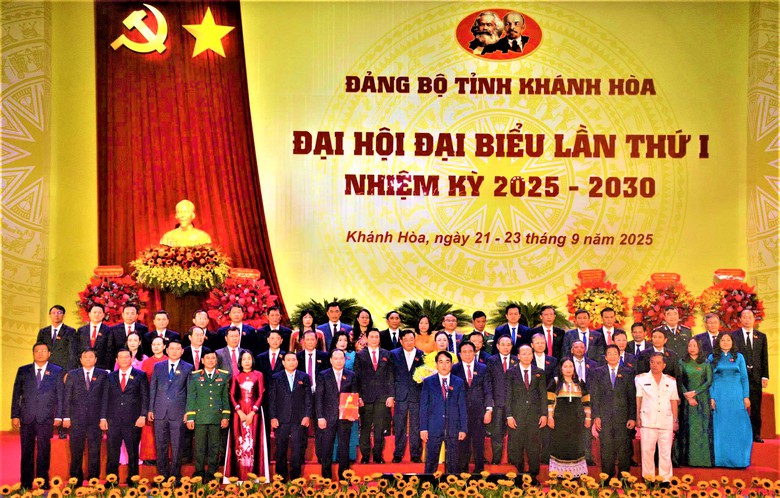 Ông Nghiêm Xuân Thành làm Bí thư Tỉnh ủy Khánh Hòa, nhiệm kỳ 2025-2030- Ảnh 2. Ông Nghiêm Xuân Thành làm Bí thư Tỉnh ủy Khánh Hòa, nhiệm kỳ 2025-2030- Ảnh 2.
