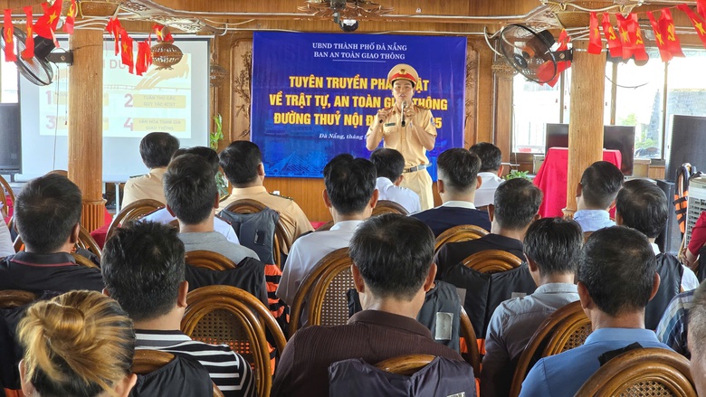 Nhắc lại bài học chìm tàu, siết ATGT đường thủy nội địa ở Đà Nẵng- Ảnh 2. Nhắc lại bài học chìm tàu, siết ATGT đường thủy nội địa ở Đà Nẵng- Ảnh 2.
