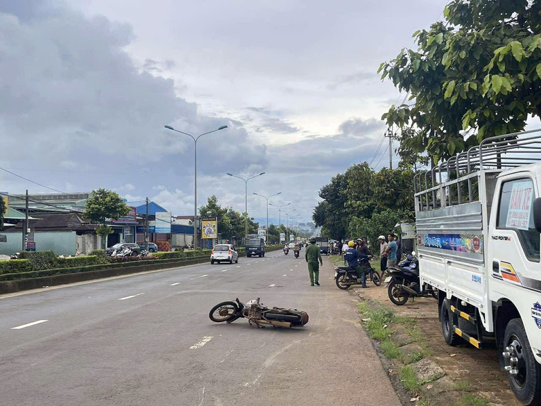 Nam thanh niên tử vong sau va chạm liên hoàn ở Gia Lai- Ảnh 1. Nam thanh niên tử vong sau va chạm liên hoàn ở Gia Lai- Ảnh 1.