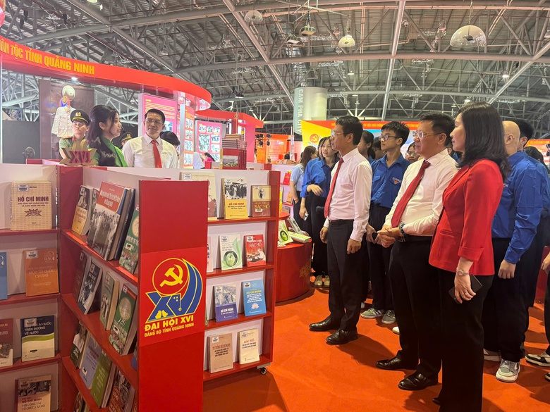 Quảng Ninh trưng bày, triển lãm chào mừng Đại hội Đảng bộ tỉnh lần thứ XVI- Ảnh 2. Quảng Ninh trưng bày, triển lãm chào mừng Đại hội Đảng bộ tỉnh lần thứ XVI- Ảnh 2.