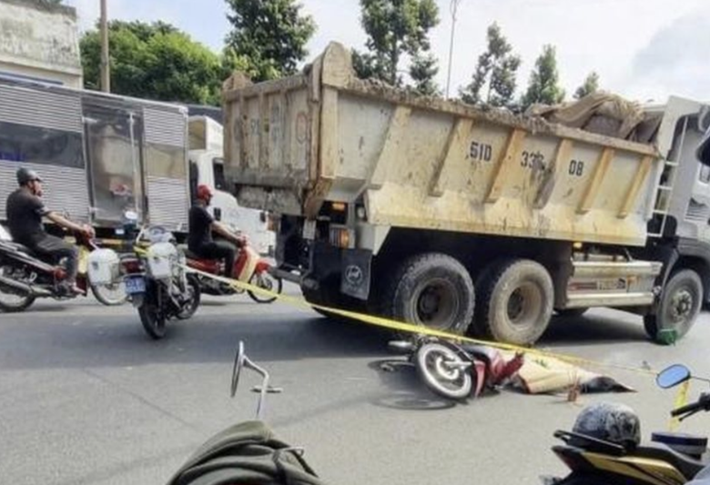 TP.HCM: Tai nạn giao th&ocirc;ng phức tạp, c&ocirc;ng an cảnh b&aacute;o "điểm m&ugrave;" chết người- Ảnh 1.