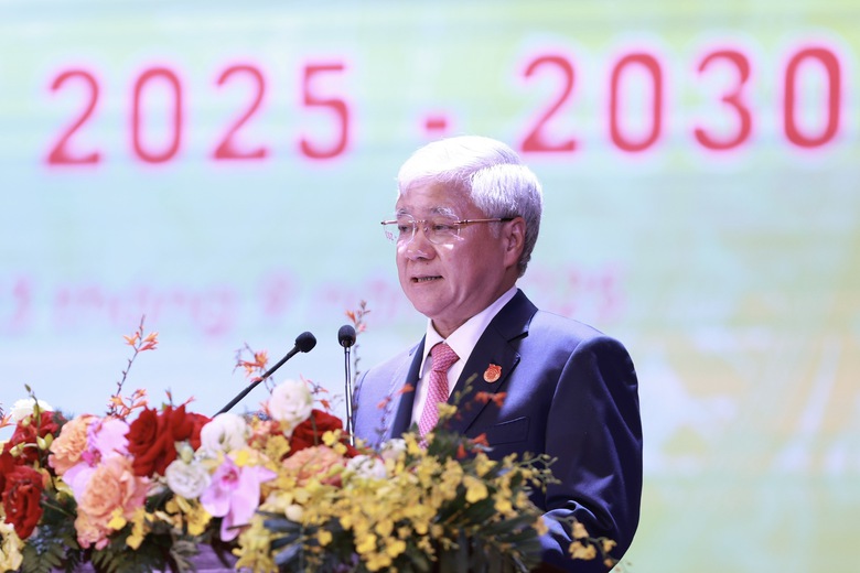 Tổng Bí thư Tô Lâm: Mong họp ít, làm nhiều, ít thủ tục, nhiều nụ cười của nhân dân- Ảnh 3. Tổng Bí thư Tô Lâm: Mong họp ít, làm nhiều, ít thủ tục, nhiều nụ cười của nhân dân- Ảnh 3.